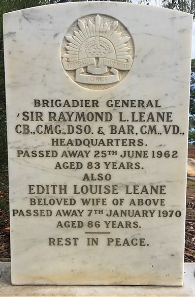 Who described Raymond Leane as "the foremost fighting leader" in the AIF?