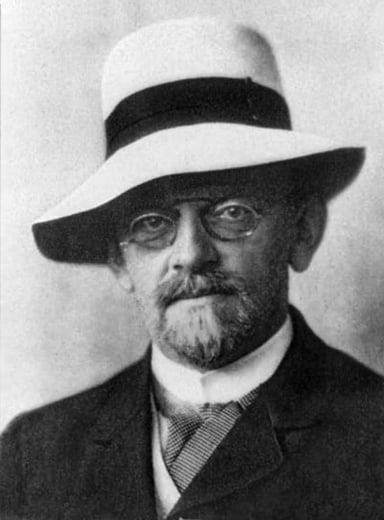 Who's set theory did David Hilbert adopt and defend?