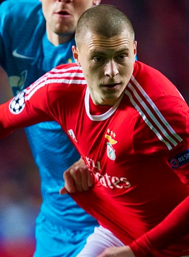 When did Victor Lindelöf first make his debut for Benfica's first team?