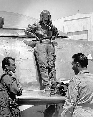 Which aviation record concerning altitude did Cochran set in 1953?