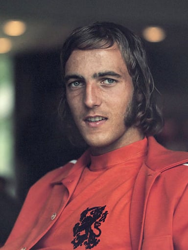 In which year did Neeskens leave Galatasaray?