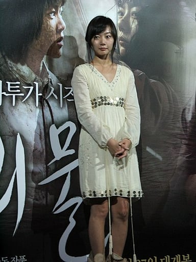 In which series did Bae Doona play a leading female character in a crime thriller?