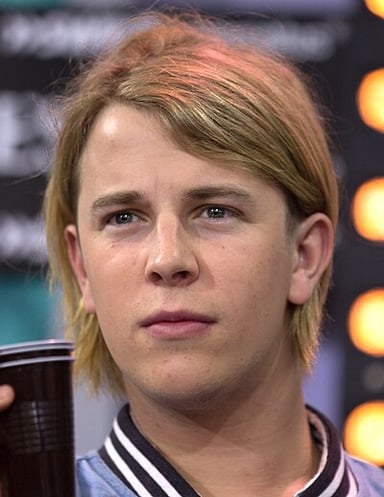Which music label signed Tom Odell?