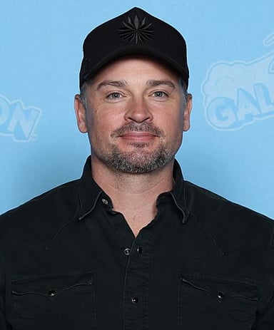 Before getting into acting, Tom Welling worked mainly in what industry?