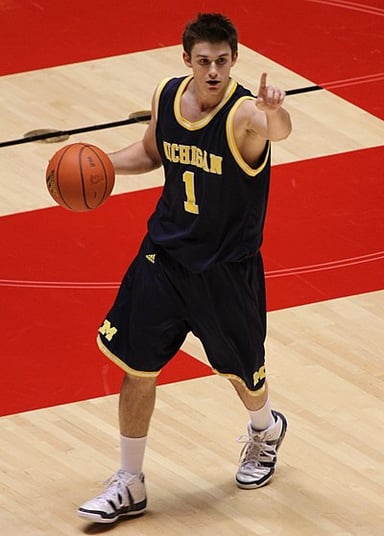 Who is the Michigan Wolverines men's basketball team's all-time leading scorer?