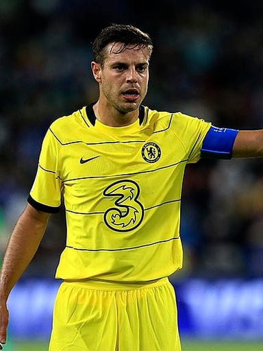 What position does César Azpilicueta generally play?