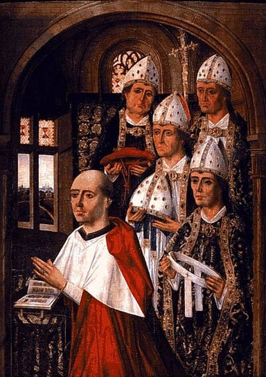 What was Pedro González de Mendoza's profession before becoming a cardinal?