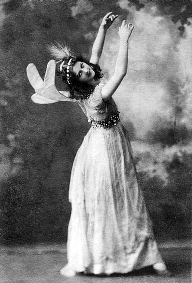 Isadora Duncan is often portrayed with what natural element?