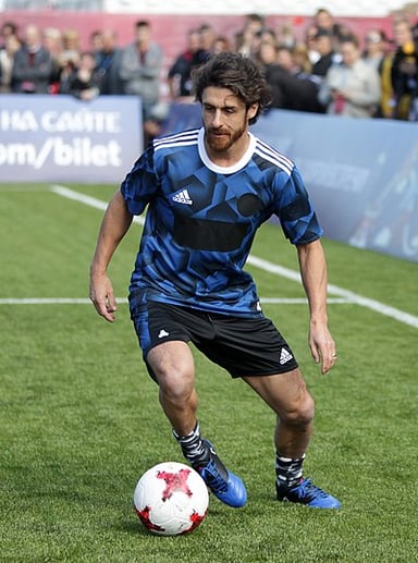 Which team did Aimar start his professional career with?