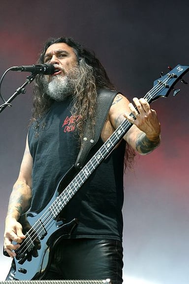 How is Tom Araya's stage presence typically described?