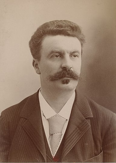 What is Guy de Maupassant's middle name?