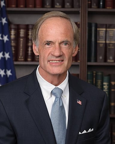 Tom Carper served in which branch of the military?