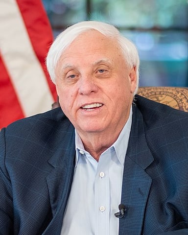 Which luxury resort is owned by Jim Justice?