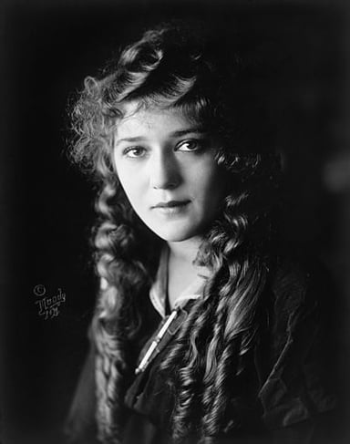 What was one of the film studios Mary Pickford founded?