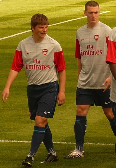 Which English Premier League club did Arshavin join during the 2008-09 winter transfer?