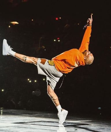 What is the height of Chris Brown?