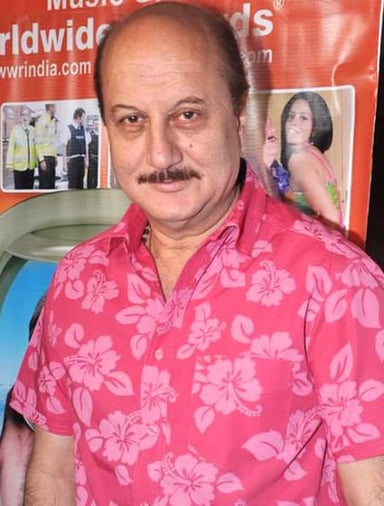 In which film did Anupam Kher play a notable comic role in 1989?