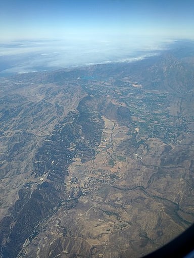 Which major city is Ojai northwest of?