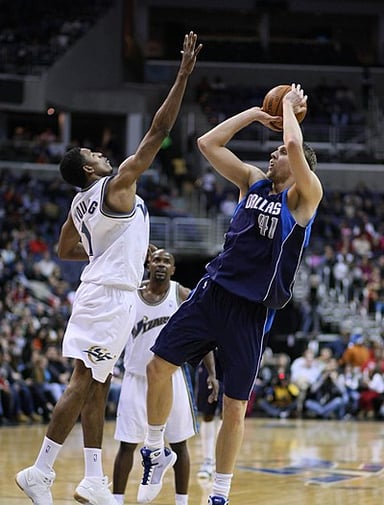 How many times did Dirk Nowitzki lead the Mavericks to the NBA playoffs?