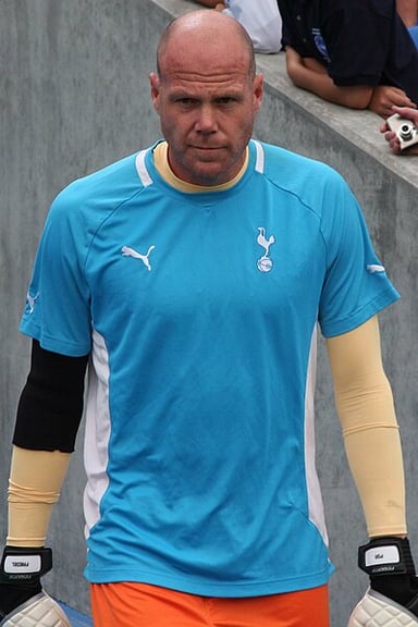 Whose record did Friedel break for being the oldest Tottenham player?