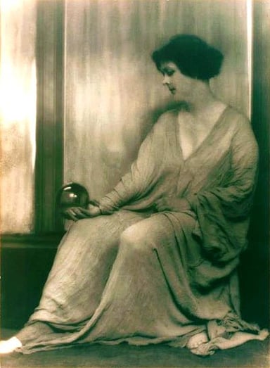 Which French fashion designer did Isadora Duncan work with for her costumes?