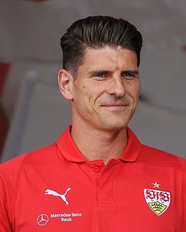 Which club did Mario Gómez join after leaving VfB Stuttgart?