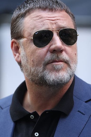 In which film did Russell Crowe make his directorial debut?
