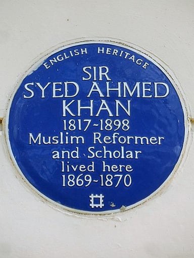 Which court did Syed Ahmad Khan serve as a judge in 1867?
