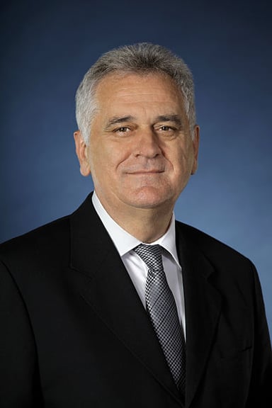 Which high political position did Nikolić hold in 1998?
