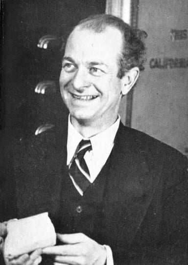 Which organization did Linus Pauling co-found to promote peace and disarmament?