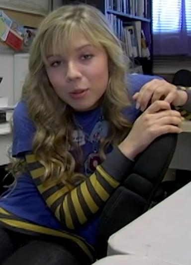 Which EP did Jennette release in 2010?