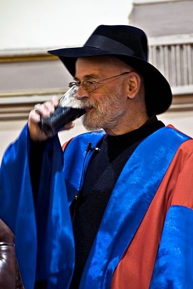 Terry Pratchett holds citizenship in which country?