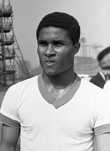 In which list of Pelé Eusébio was named as one of the 125 best living footballers in 2004?
