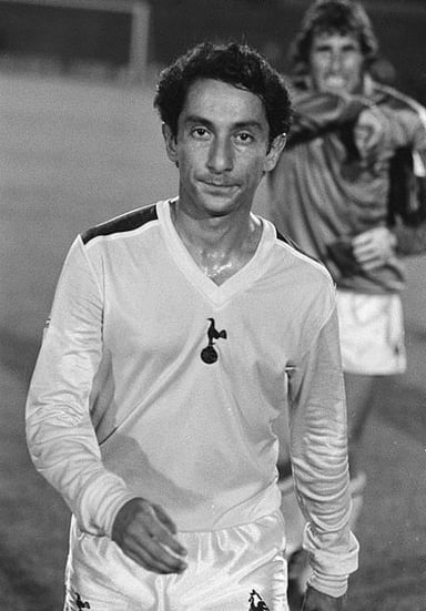 Which club did Ardiles manage in Paraguay?