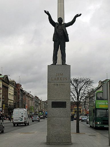 After his return to Ireland, what union did Larkin form when he lost control of the ITGWU?