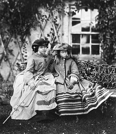 How did Princess Alice help her mother after her father's death?