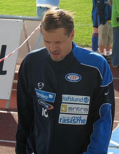 Kjetil Rekdal has mostly played in which position?