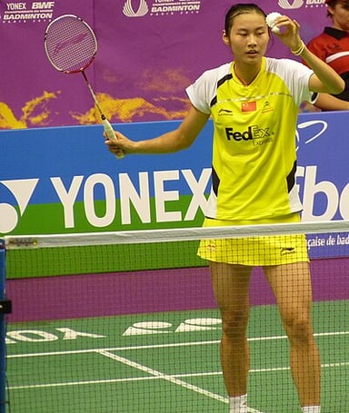 Who is a notable contemporary of Wang Yihan in women's badminton?