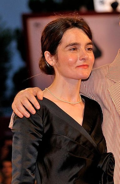 What Scottish city was Shirley Henderson born in?