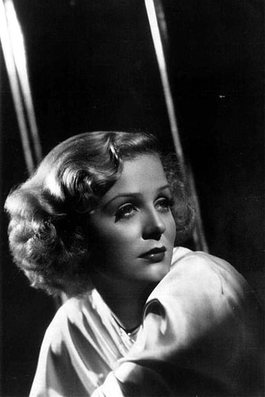 Which award did Gloria Stuart get nominated for in Titanic?