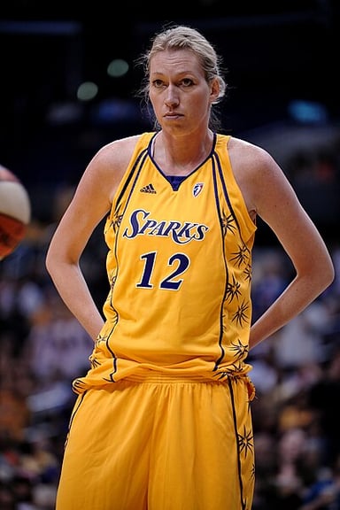 By how many points did Margo Dydek exceed the second tallest WNBA player?