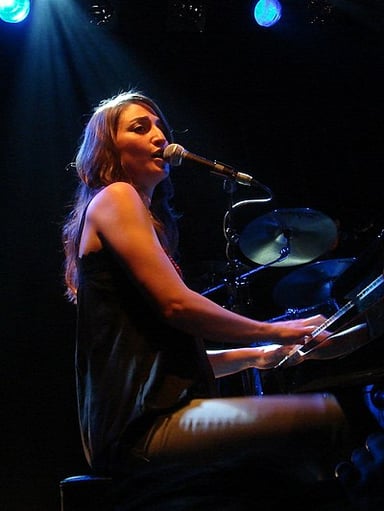 Which award did Sara Bareilles win for her album The Blessed Unrest?