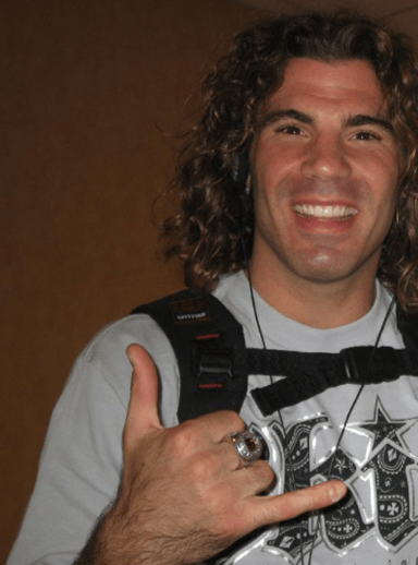 Is Clay Guida a southpaw or orthodox fighter?