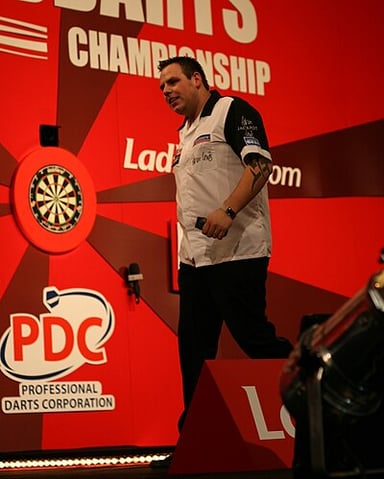 What is the weight range of Adrian Lewis's signature darts?