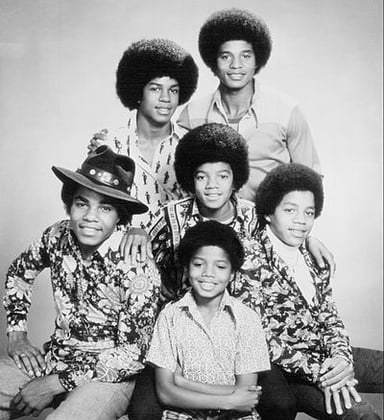 Jermaine Jackson remained with which group through their breakups and reunions?