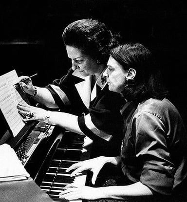 Who was the rock artist Montserrat Caballé recorded a duet with in 1987?