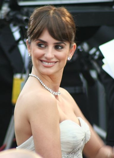 Which film did Penélope Cruz star in with Tom Cruise?