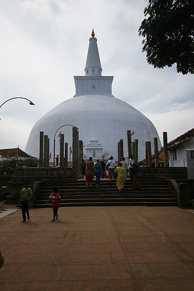 What marks the site where Buddha is believed to have reached enlightenment in Anuradhapura?