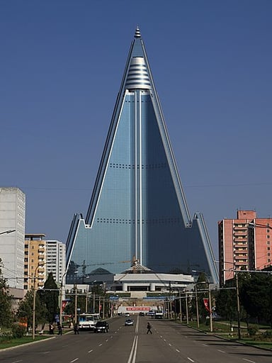 How many stories does the Ryugyong Hotel have?