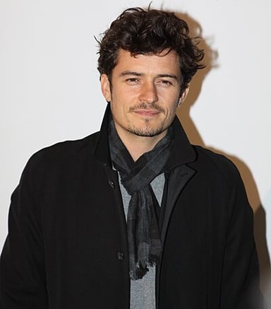 In which year did Orlando Bloom make his professional stage debut?